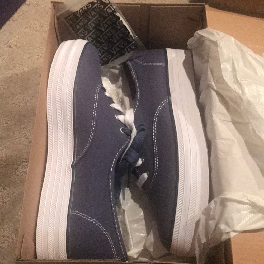 Ked’s women triple navy shoes
